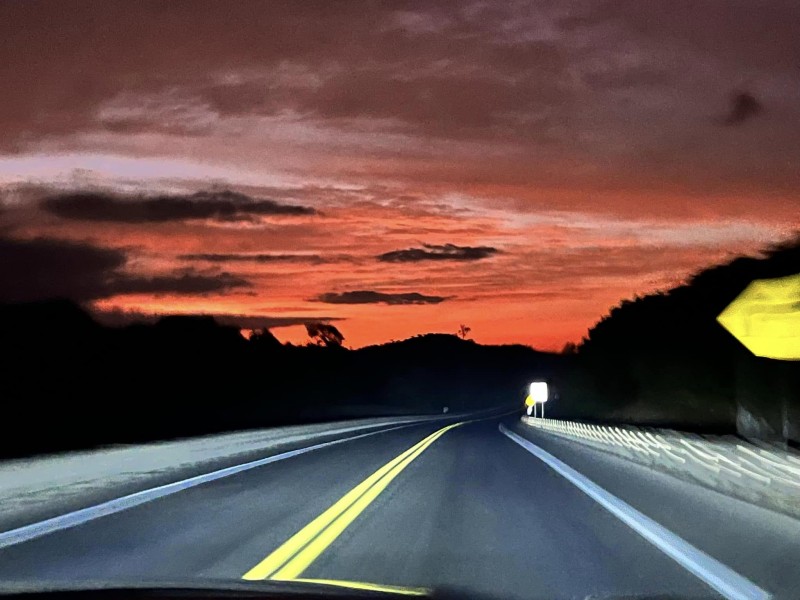 Alcaldesa de Álamo desata críticas por fotos de carretera