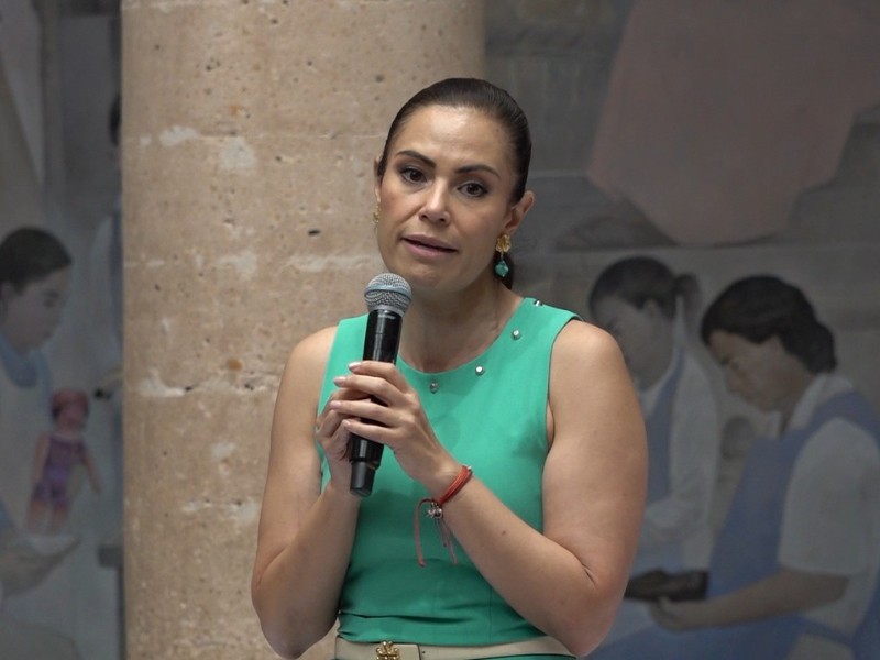 Niega Alejandra que gane mas que la presidenta Sheiunbaum.