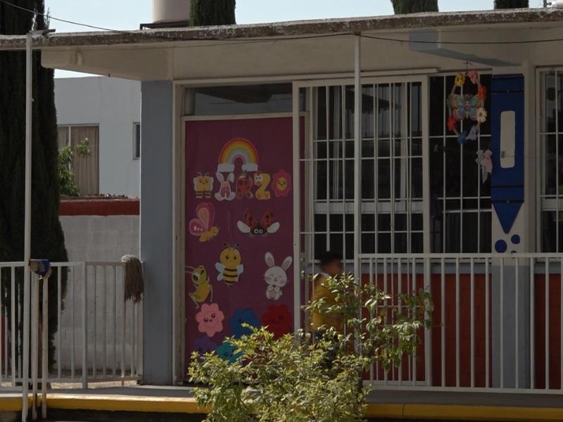 Alcaldesa denuncia restricciones para visitar escuelas públicas durante ceremonias cívicas en León