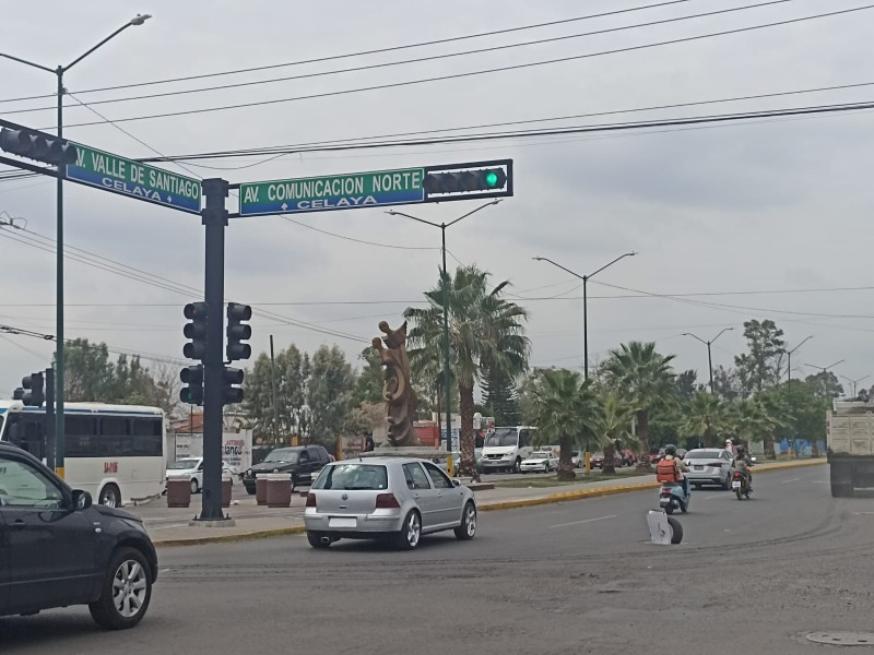 Alcantarilla en Avenida Valle de Santiago es un peligro