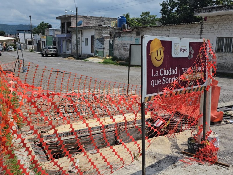 Alcantarilla peligrosa y calle dañada amenazan a vecinos de Ojo de Agua
