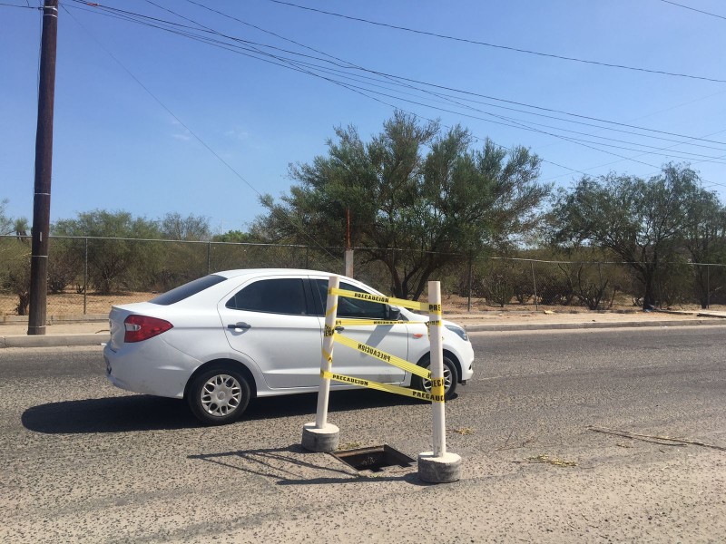 Alcantarilla sin tapa obstruye vialidad en col.Solidaridad