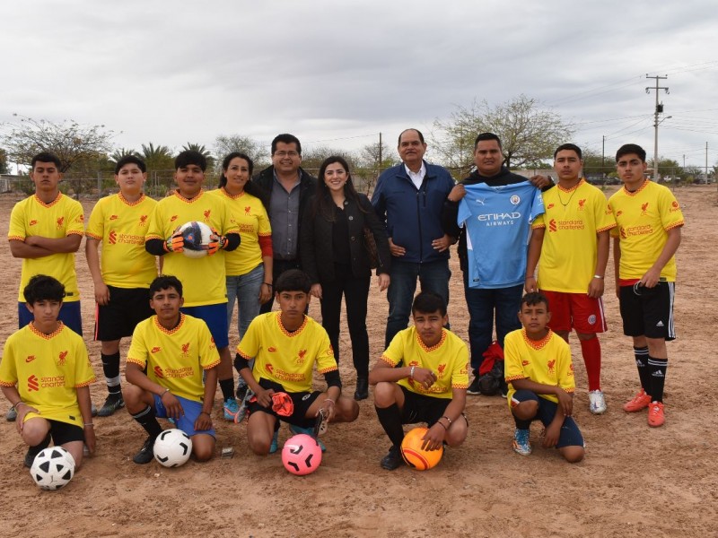 Alegra a jóvenes del área rural donación deportiva