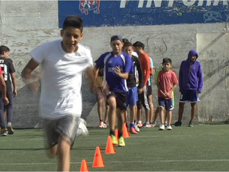 Aleja fútbol a jóvenes del delito