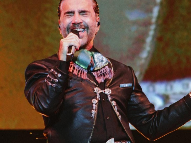 Alejandro Fernández cobra por concierto más de 16 mdp