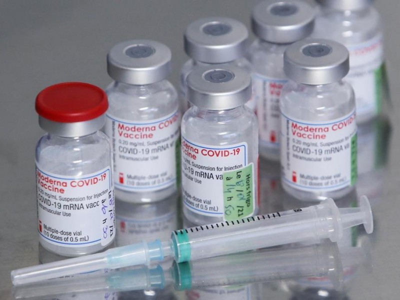 Alerta Cofepris sobre venta ilegal de vacuna Moderna