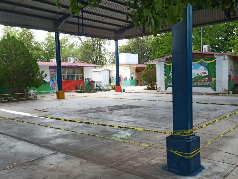 Alerta en preescolar por hundimiento que podría convertirse en socavón