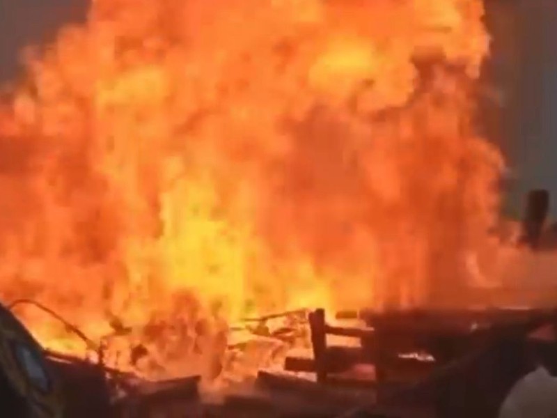 Alerta en Teoloyucan por incendio en predio de madera
