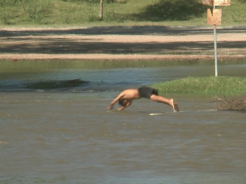 Alertan a bañistas del Río Mayo por probables enfermedades