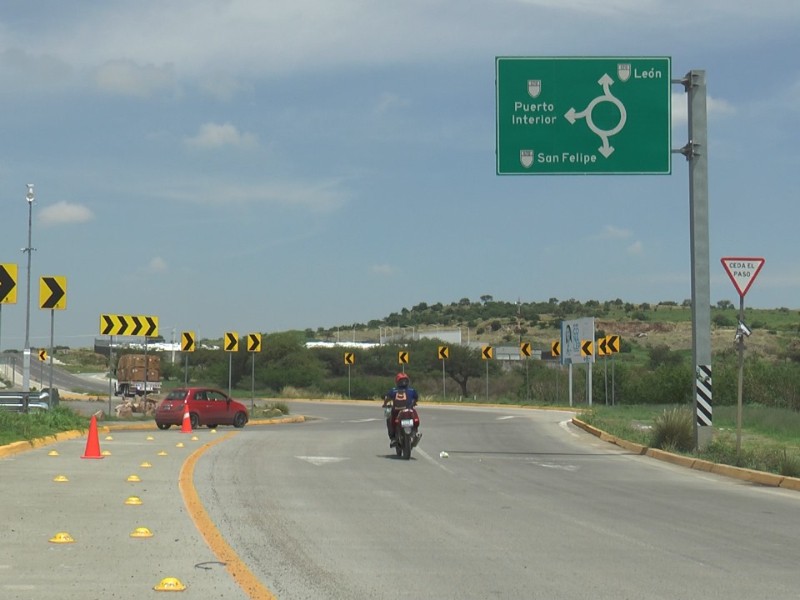 Alertan a conductores sobre sujetos lanzando piedras en Puerto Interior