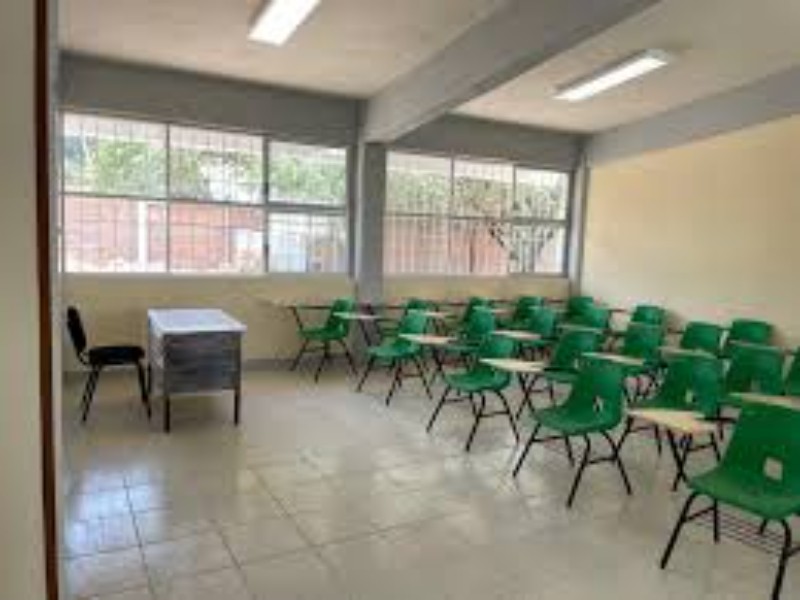 Alertan a escuelas de presunto gestor de programas