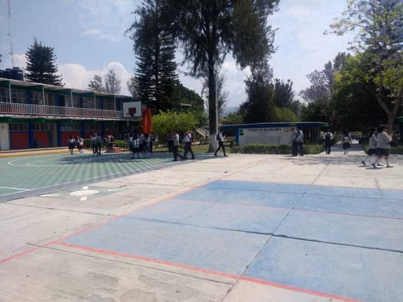 Alertan asaltos afuera del Colegio Bachilleres