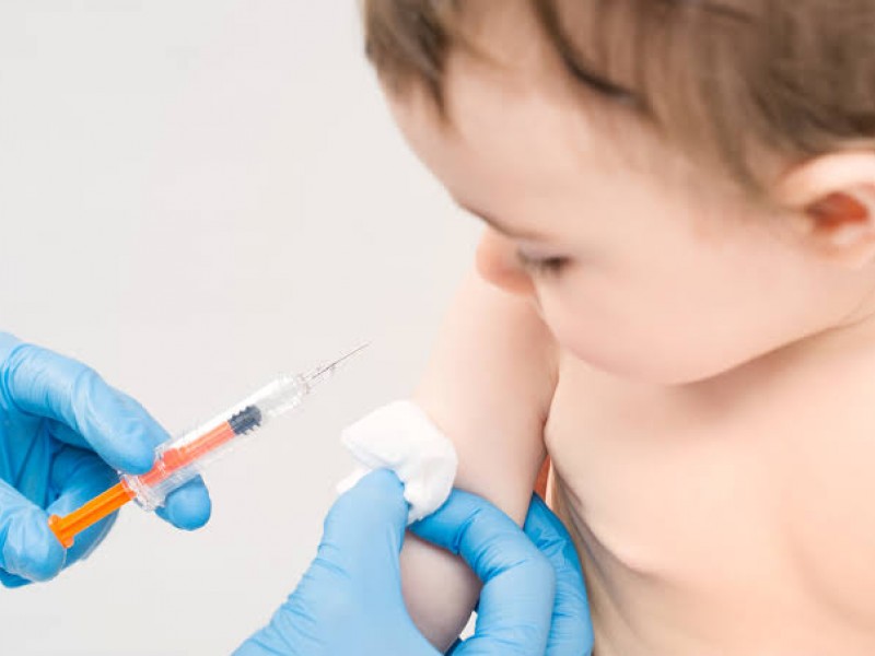 Alertan OMS por reducción de vacunas en menores