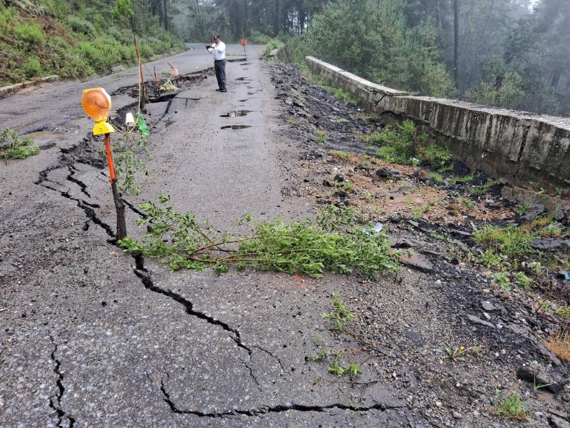 Alertan por hundimiento en carretera Tuxtepec-Oaxaca y riesgo de cierre total