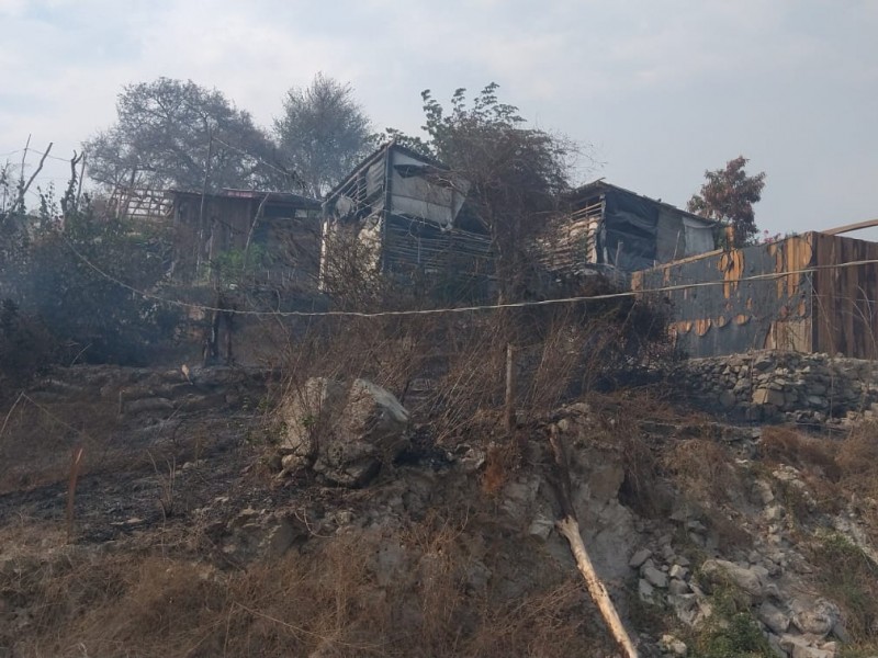 Alertan por incendio cercano a viviendas de Ampliación Joyas