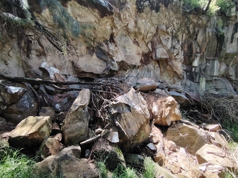 Alertan por nuevo desprendimiento de rocas en el Calvario Toluca