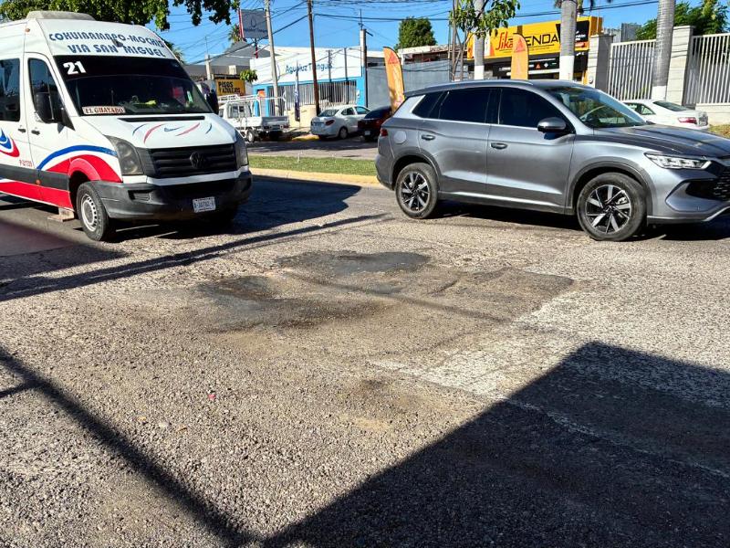 ¡Alertan por peligroso bache en Rosales y Mina! urgen reparación