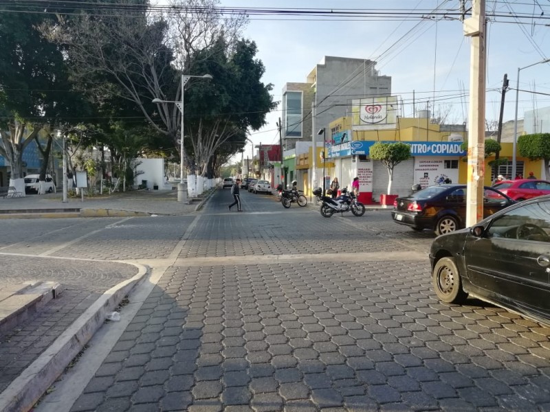 Alertan por robos en estacionamientos públicos