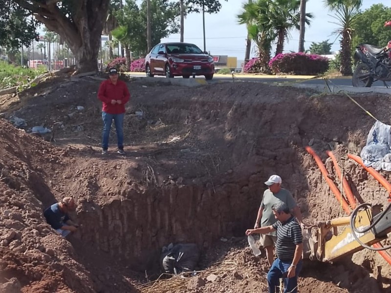 Alertan riesgo de inundaciones por obstrucción en dren Rosales de Los Mochis