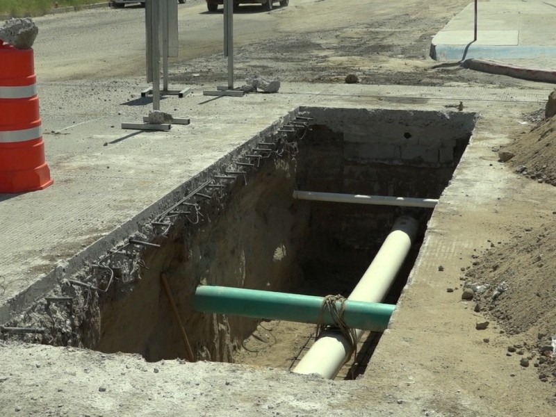 Alertan transeúntes socavón en calle Primo Verdad y Navarro