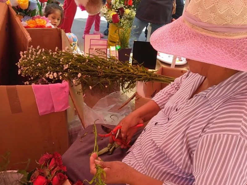 Algunas mamás celebran su día trabajado