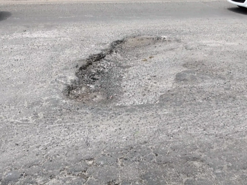 Algunos baches de Tollocan siguen esperando ser reparados