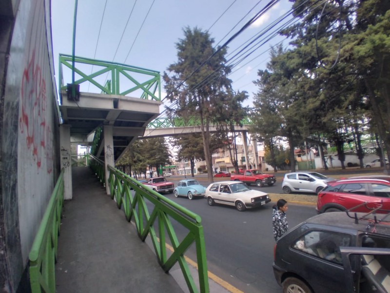 Algunos puentes de Toluca significan un completo peligro por robos
