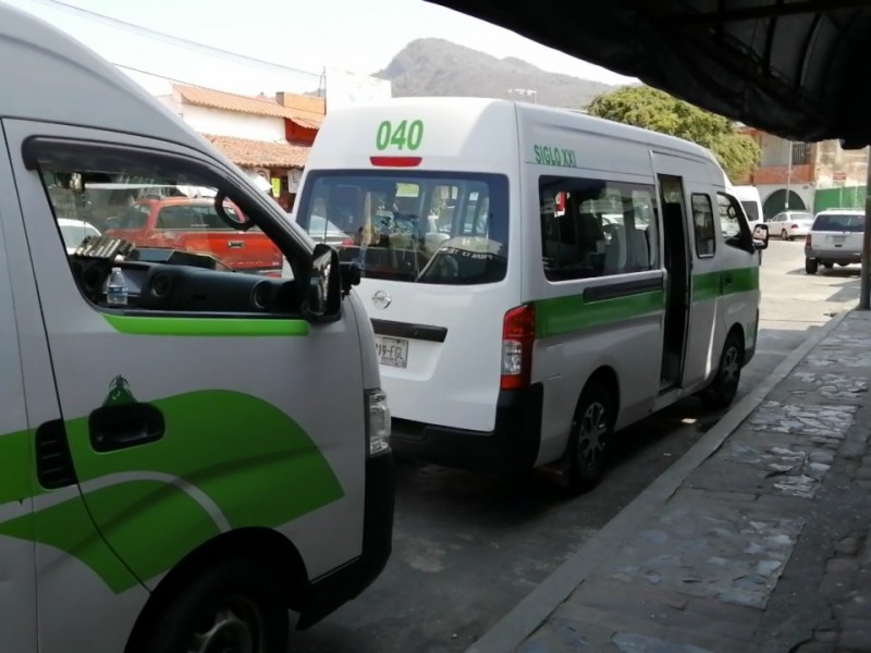 Algunos transportistas de Zihuatanejo suspendieron su servicio sin previo aviso