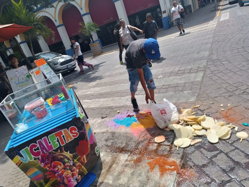 Retiro de ambulante genera polémica en Tehuacán
