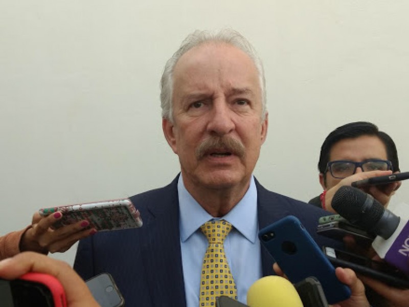 Alista Enrique Vega su gabinete