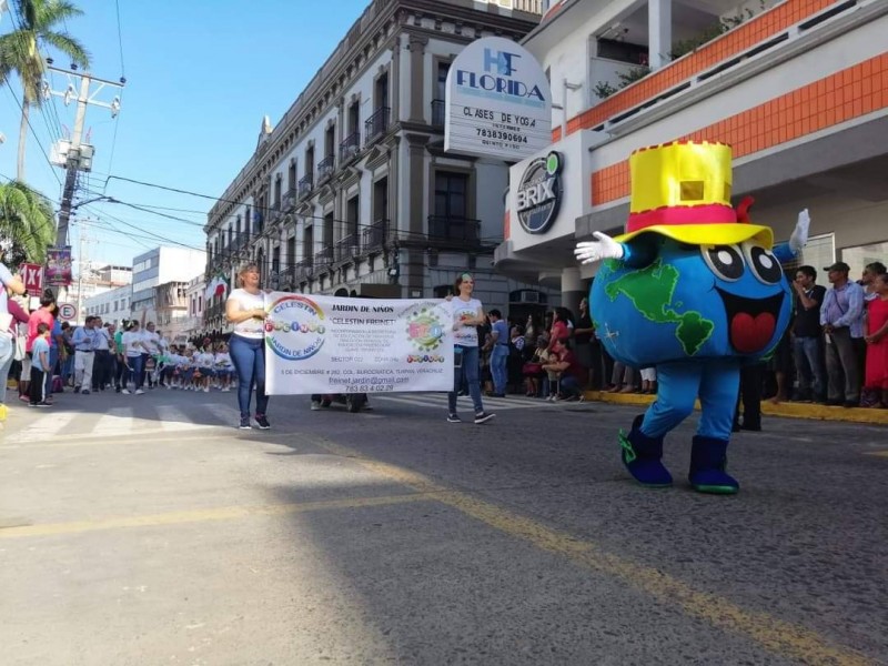 Alistan desfile de Las Naciones Unidas en Tuxpan