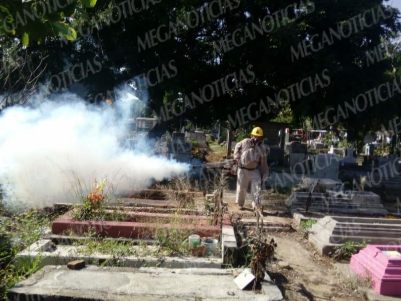 Alistan panteones de Tehuantepec para día de muertos