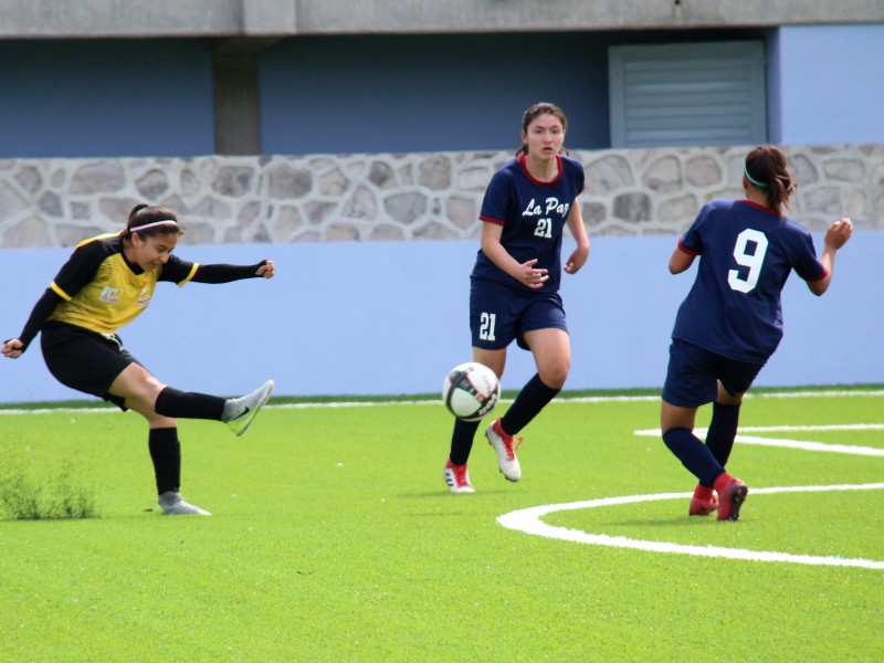 Alistan regreso seguro del fútbol