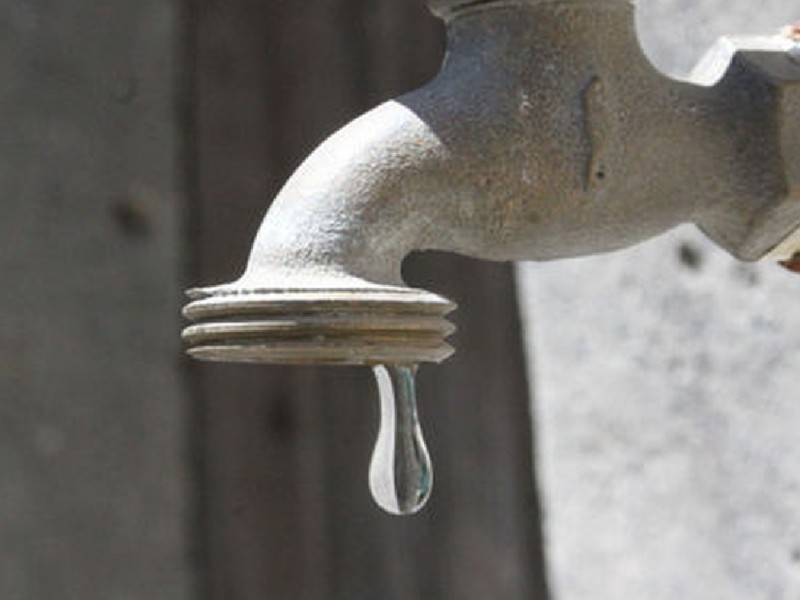 Altas temperaturas provocan poca presión de agua