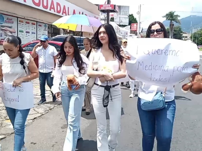 ¡Alto al abandono! Marcha en Tepic ante desabasto de medicamentos contra cáncer