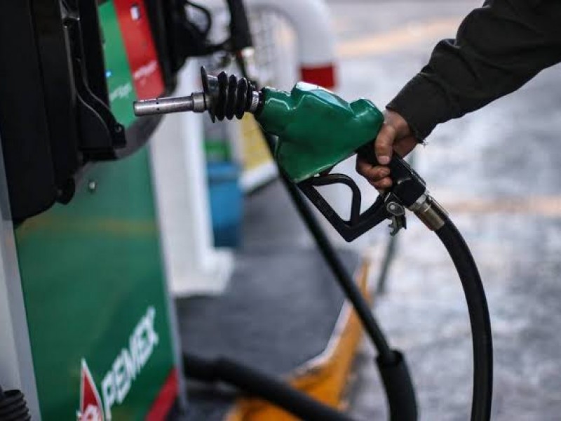 Altos costos de combustibles impactan a sectores económicos en Sinaloa