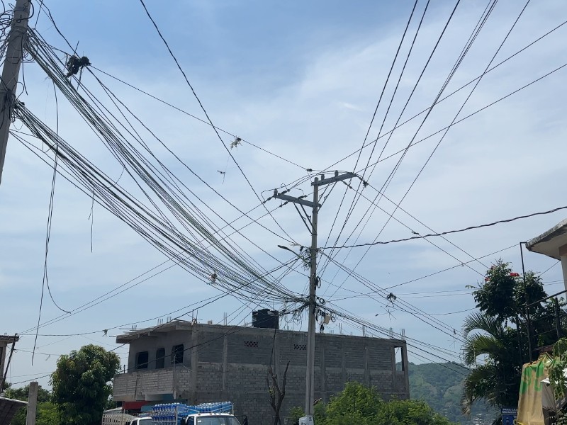 Alumbrado público en Zihuatanejo: avances con rezagos persistentes en colonias