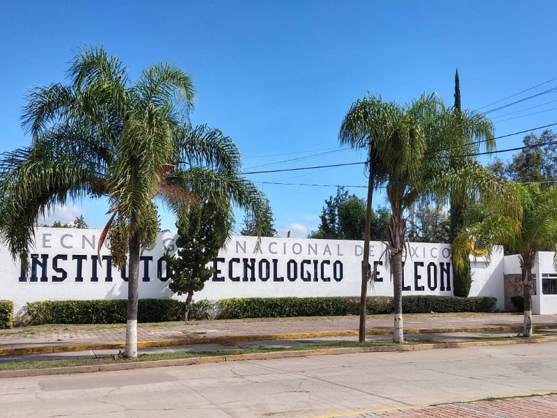 Alumna del TEC de León, da último suspiro dentro de la institución