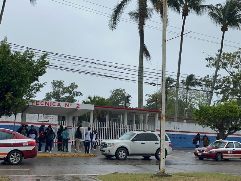 Alumnado acude a clases pese a Frente Frío