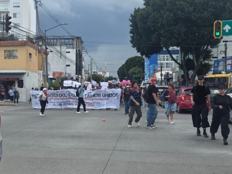 Alumnado de BUAP sale a marchar por 2 de octubre