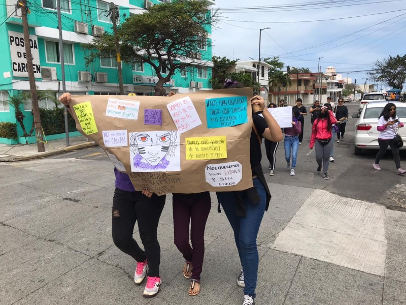 Alumnas de Bachilleres también protestan este 8M