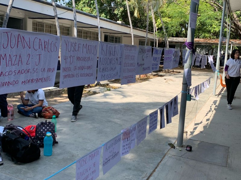 Alumnas de Cobach 13 presentan tendedero del acoso