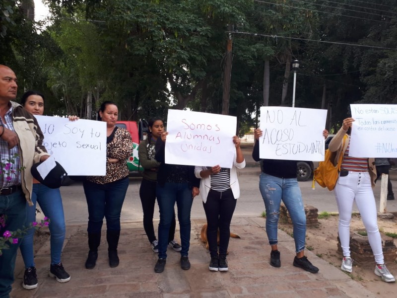 Alumnas de UAIM acusan a maestros de acosarlas