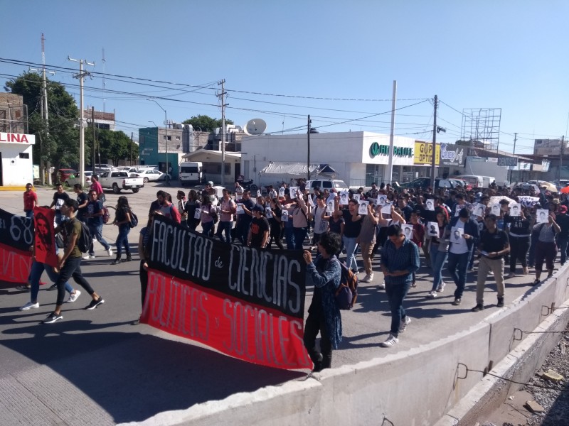 Estudiantes conmemoran el 2 de Octubre