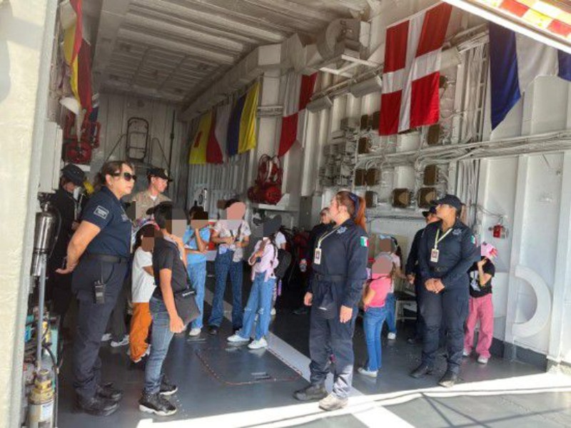 Alumnos conocen funciones navales en recorrido educativo especial