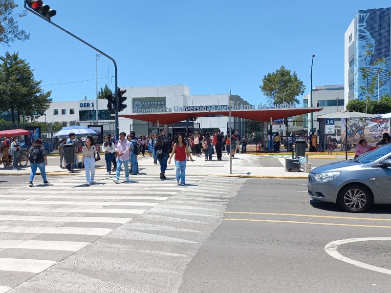 Alumnos de BUAP regresan a clases