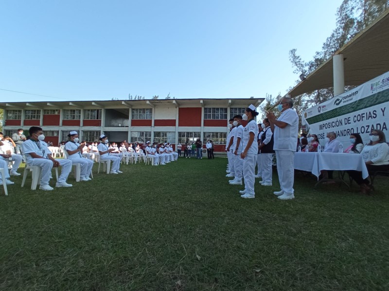 Alumnos de CONALEP reciben cofias e insignias