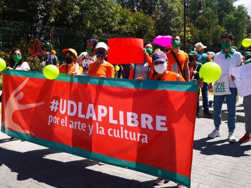 Alumnos de la UDLAP sin poder tramitar títulos universitarios