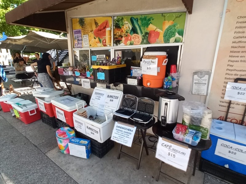 Alumnos de Medicina de la Unison ponen tienda de autoservicio