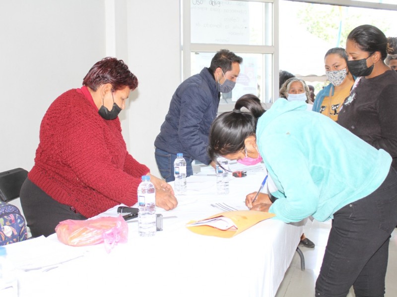 Alumnos de nivel básico recibieron beca 